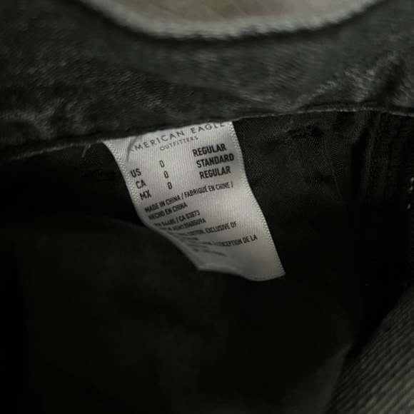 Women’s American Eagle Mom Jeans - Picture 4 of 4